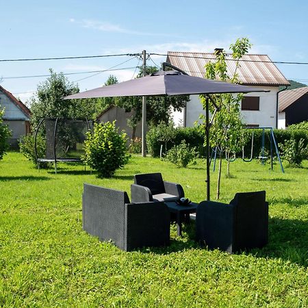 Vila Kuca Za Odmor Boki Gospić Exteriér fotografie