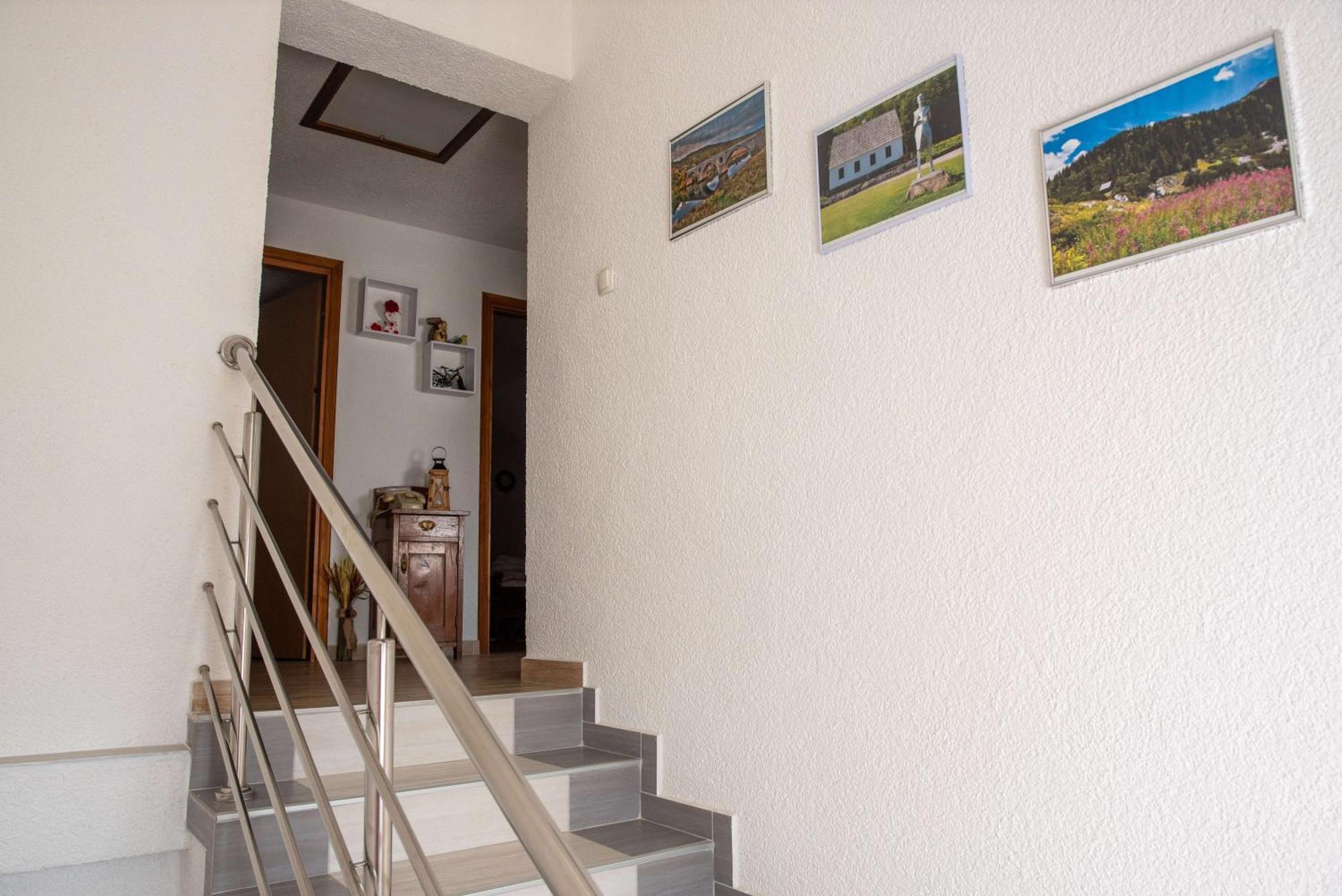 Vila Kuca Za Odmor Boki Gospić Exteriér fotografie