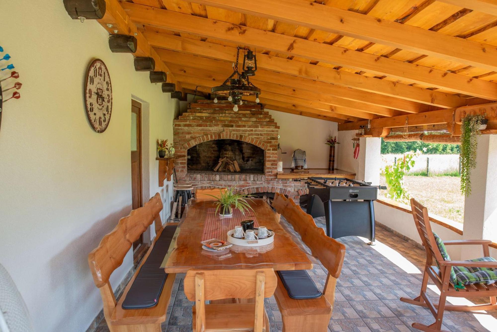 Vila Kuca Za Odmor Boki Gospić Exteriér fotografie